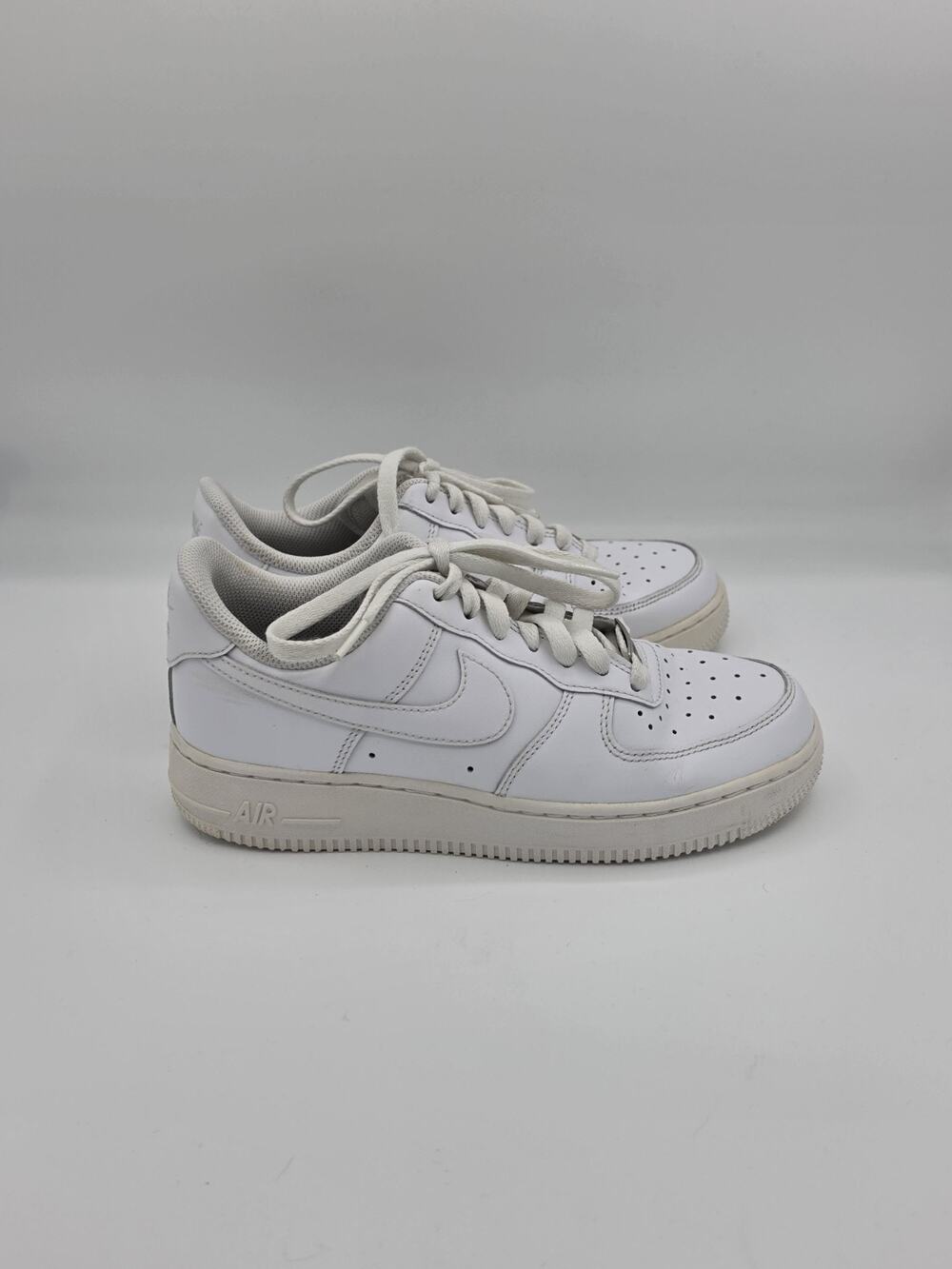 Nike Air Force 1 Low '07 Women's 7.5 White Leather Sneakers DD8959-100